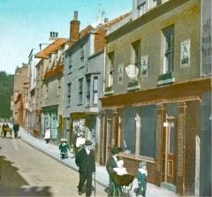 The-First-In-Last-Out-Public-House-14-15-High-Street.-1901.